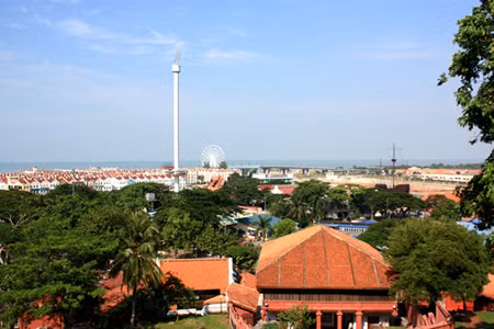 Khu phố mới nhìn từ đồi thánh Paul