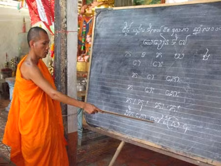 Bảo tồn ngôn ngữ, chữ viết của người Khmer ảnh 1