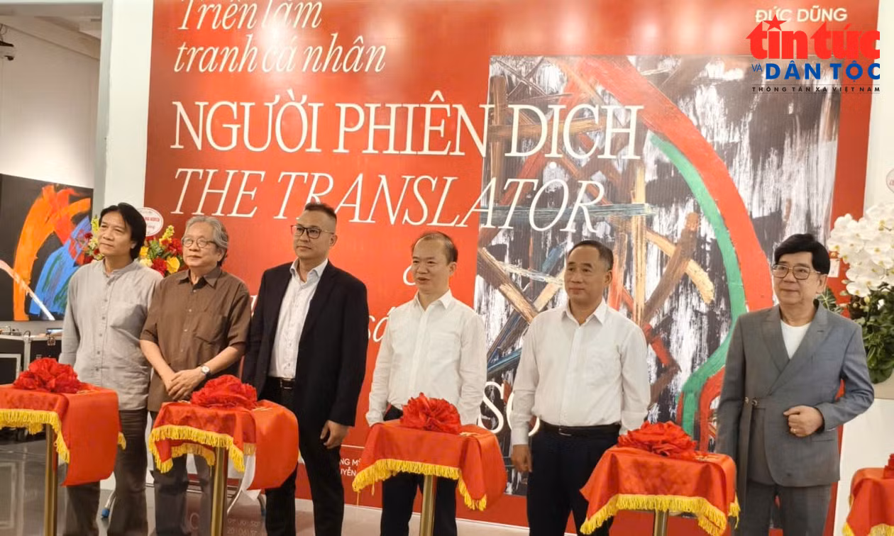 Triển lãm tranh ‘Người Phiên dịch’ kết nối tri thức, công nghệ và nghệ thuật