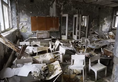 Hạ vòm phủ 'nấm mồ' Chernobyl ảnh 5