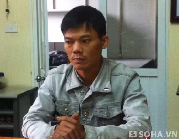 Danh tính người lái xe bằng chân, nghe điện thoại ảnh 1