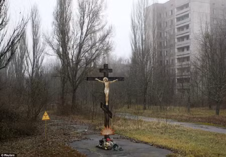 Hạ vòm phủ 'nấm mồ' Chernobyl ảnh 8