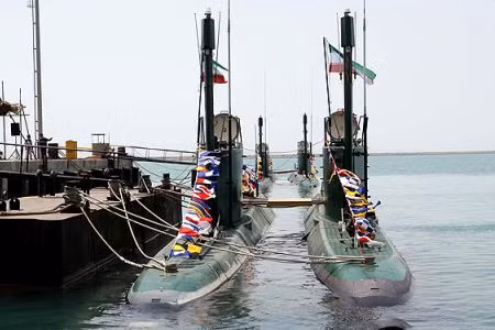 Iran hạ thủy tàu ngầm và tàu đệm khí mới ảnh 1