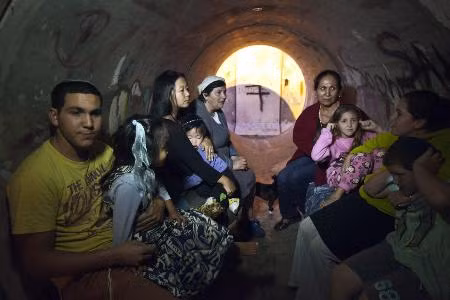 Trẻ em Gaza giữa hai làn đạn ảnh 7