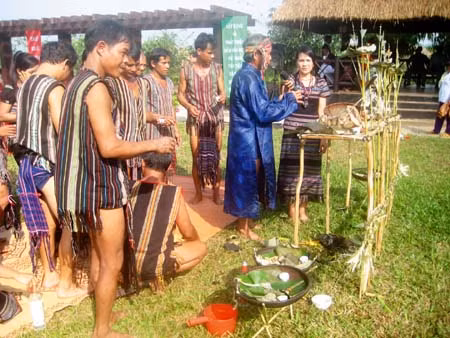 Lễ mừng nhà mới của đồng bào H’rê ảnh 6