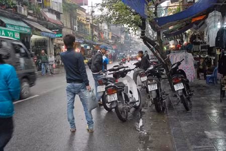 Hà Nội: Dân phố cổ bức xúc vì xe dừng đỗ lộn xộn ảnh 2
