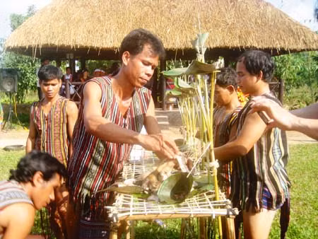 Lễ mừng nhà mới của đồng bào H’rê ảnh 2