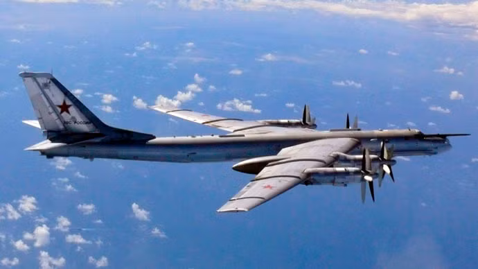 Rơi máy bay ném bom Tu-95 Nga ảnh 1