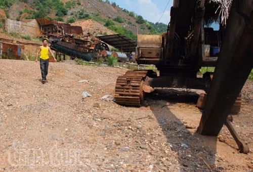 Dân phong tỏa nhà máy quặng 1 năm sau sự cố vỡ đập bùn thải ảnh 2