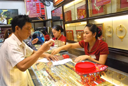 Giá vàng xuống thấp, giao dịch vẫn trầm lắng ảnh 1