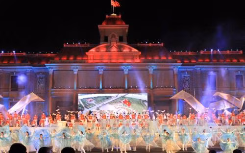 Lễ hội đường phố đa sắc màu tại Festival Biển Nha Trang ảnh 2