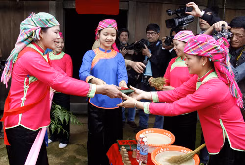 Lễ đón dâu của người Giáy ảnh 4