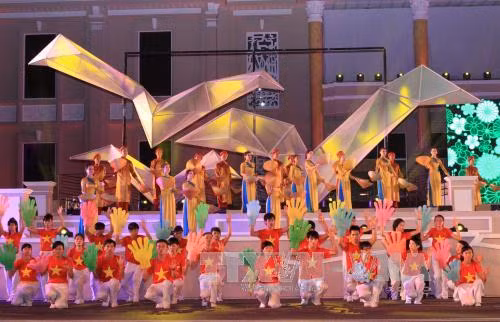 Lễ hội đường phố đa sắc màu tại Festival Biển Nha Trang ảnh 8
