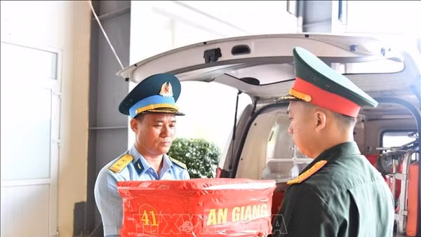 Vận chuyển, bàn giao 15.401 mẫu hài cốt liệt sĩ phục vụ giám định ADN