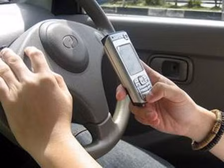 Bị kết án tù vì nhắn tin khi lái xe ảnh 1