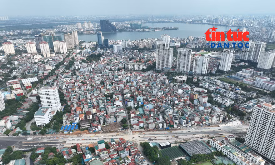 Vành đai 2,5 qua Xuân Đỉnh đang trải nhựa, chuẩn bị thông xe kỹ thuật