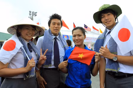Tàu Thanh niên Đông Nam Á cập cảng Sài Gòn ảnh 1