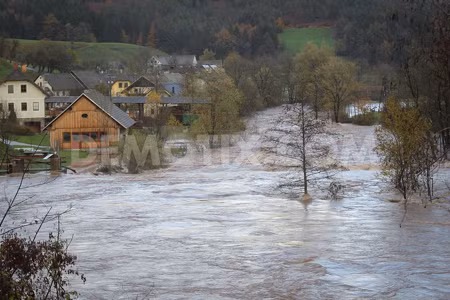 Lũ lụt tại Slovenia và dông mạnh tại Australia ảnh 1