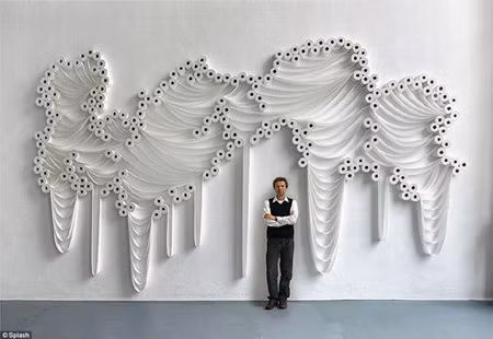 Tác phẩm nghệ thuật làm từ... giấy vệ sinh ảnh 1