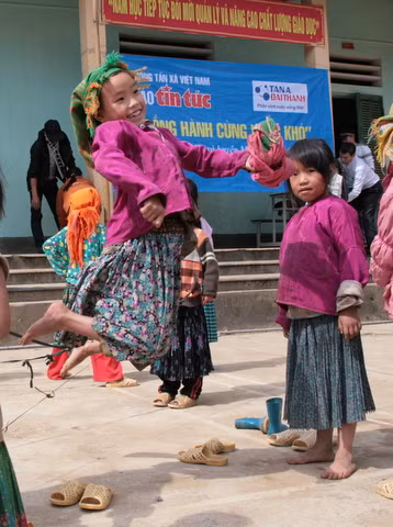Những ánh mắt thơ ngây của trẻ em vùng cao Hà Giang ảnh 7