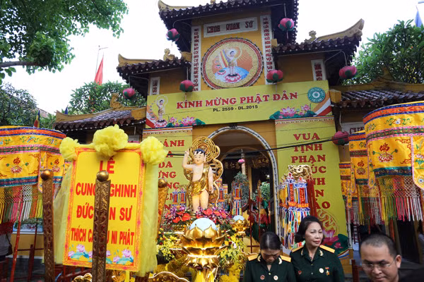 Cung rước xá lợi Phật chào mừng Phật đản 2015 ảnh 4