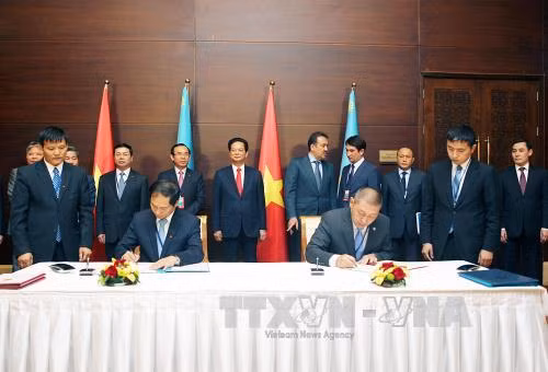 Bộ Tư pháp Việt Nam-Kazakhstan ký văn kiện hợp tác ảnh 1