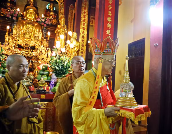 Cung rước xá lợi Phật chào mừng Phật đản 2015 ảnh 7