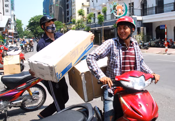 Người Hà Nội vật vã chống chọi cái nắng thiêu đốt ảnh 18