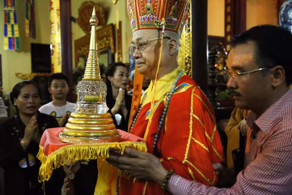 Cung rước xá lợi Phật chào mừng Phật đản 2015 ảnh 8