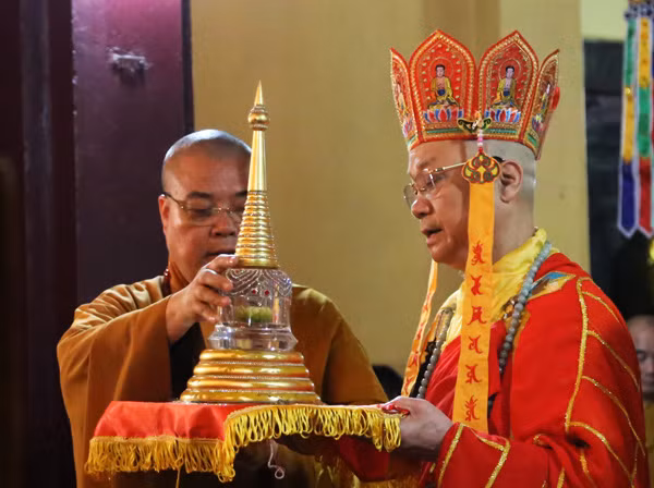 Cung rước xá lợi Phật chào mừng Phật đản 2015 ảnh 6