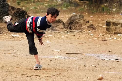 Niềm vui của trẻ em vùng cao ảnh 2