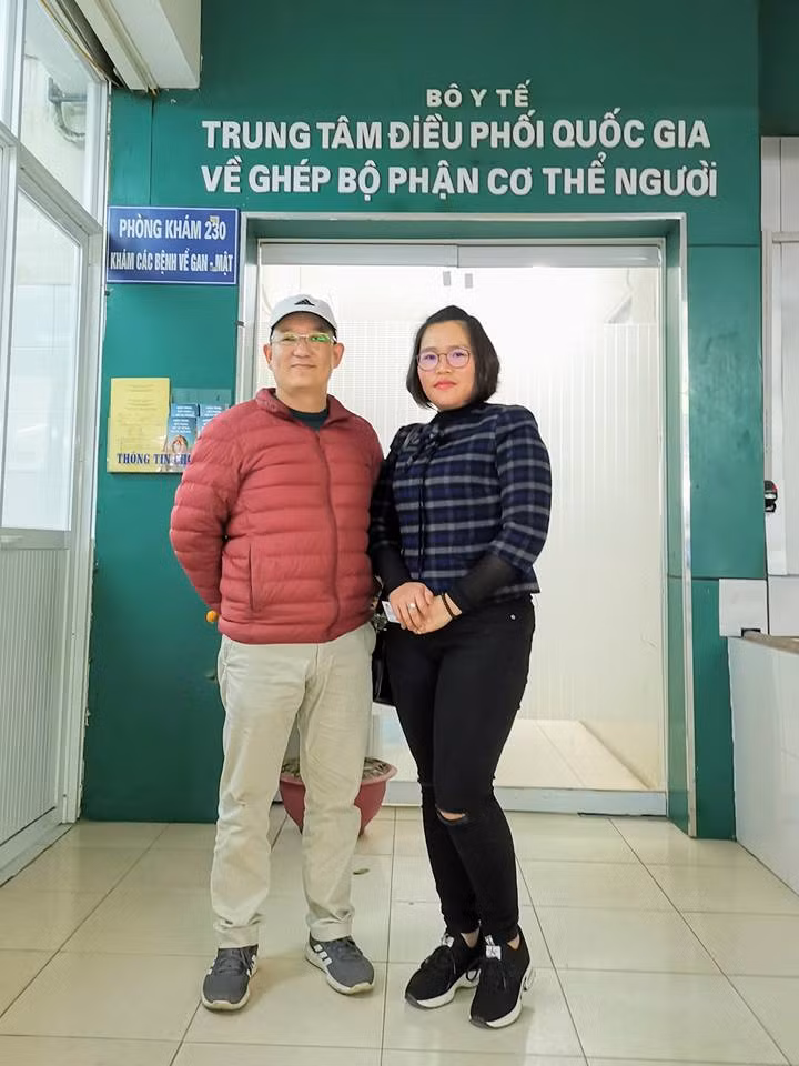 Chị Phạm Cao Hoài (phải) quyết định đi đăng ký hiến tạng vào ngày đầu năm mới.