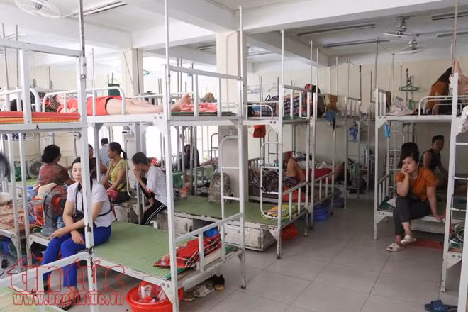 Cận cảnh khu nhà trọ bệnh viện Việt Đức chỉ 15 nghìn đồng/ngày ảnh 6