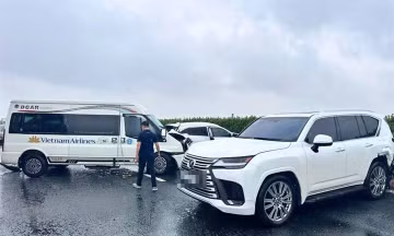 Tạm giữ hình sự lái xe ô tô Lexus gây tai nạn trên cao tốc