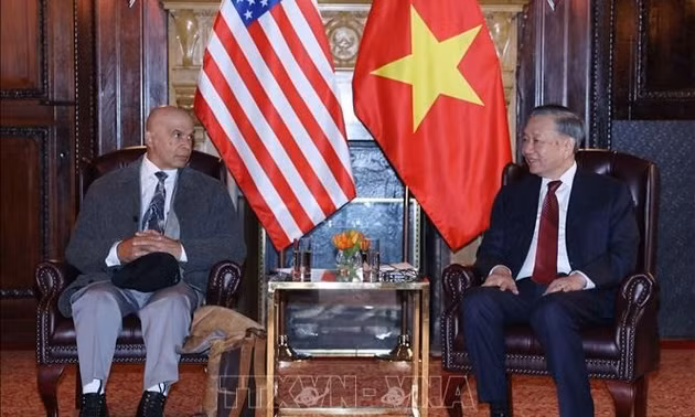 Tổng Bí thư, Chủ tịch nước Tô Lâm gặp Ban Lãnh đạo Đảng Cộng sản Hoa Kỳ