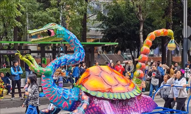 Mexico rực rỡ sắc màu trong lễ hội Alebrijes