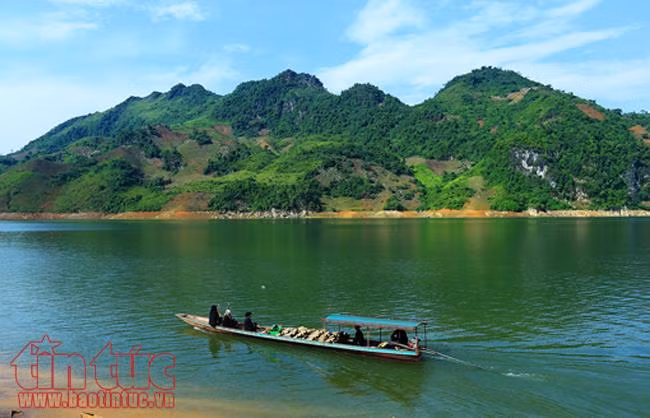 Đồng bào Dao nuôi trồng thủy sản trên lòng hồ sông Đà ảnh 4
