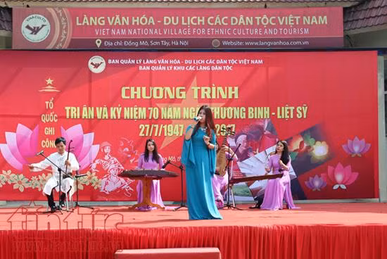 Tri ân các liệt sĩ tại Làng Văn hóa- du lịch các dân tộc Việt Nam ảnh 1