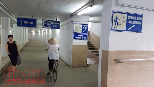 Bị người đi bộ 'lãng quên', hầm đi bộ thành nơi tập thể dục, tránh nắng ảnh 5