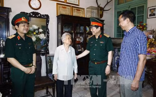 Thắp hương tưởng niệm các Đại tướng Quân đội nhân dân Việt Nam ảnh 2