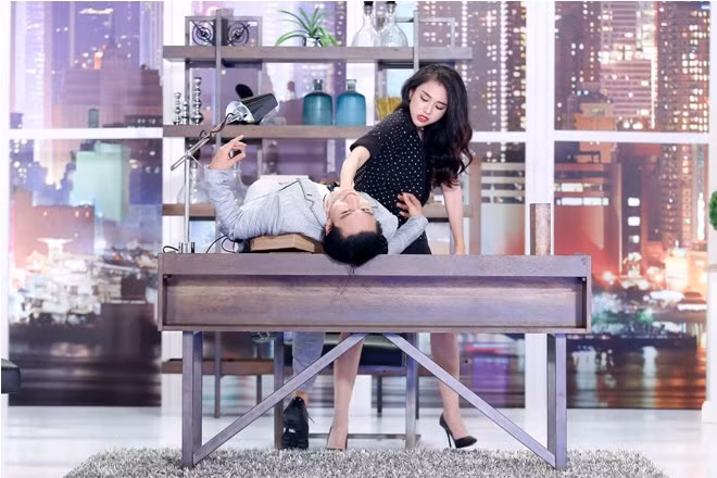 'Nam thần' Hữu Vi 'thả thính' thí sinh The Face ảnh 4