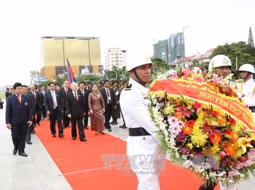 Tổng Bí thư Nguyễn Phú Trọng hội kiến Thủ tướng Campuchia Samdech Hun Sen ảnh 3