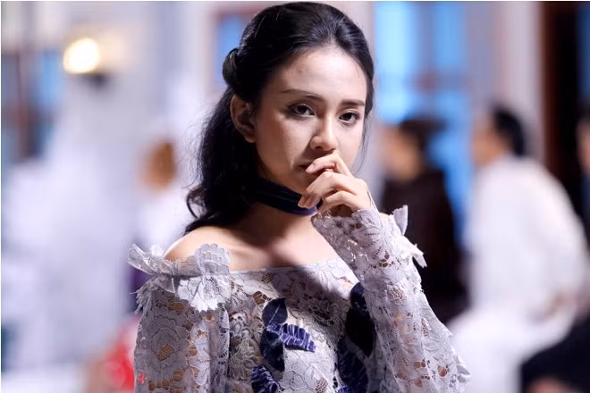 Thiên Nga The Face ôm mẹ cùng khóc trong thử thách 'Chụp hình selfie với người thân' ảnh 10