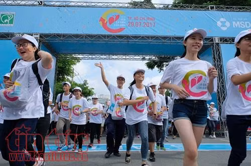 Trên 400 người tham gia chạy bộ tại ngày hội ‘Yêu lá gan của bạn’ ảnh 1