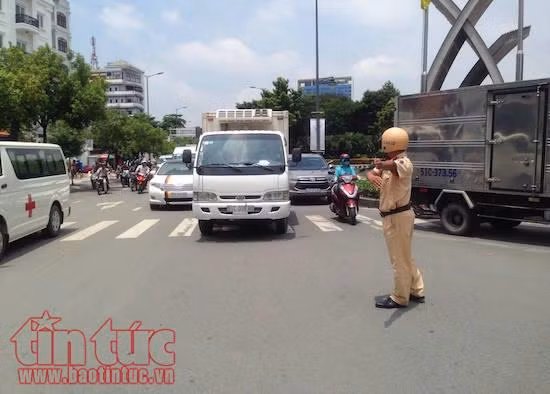 Lại kẹt xe nghiêm trọng các tuyến đường vào sân bay Tân Sơn Nhất ảnh 9