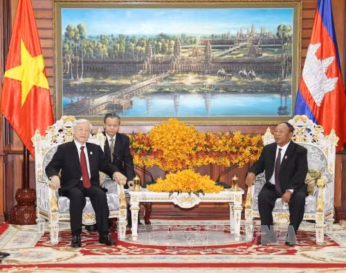 Việt Nam luôn coi trọng phát triển quan hệ đoàn kết, hợp tác với Campuchia ảnh 1