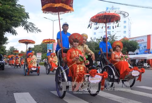 Đám cưới tập thể của các cặp đôi công nhân có hoàn cảnh khó khăn ảnh 2
