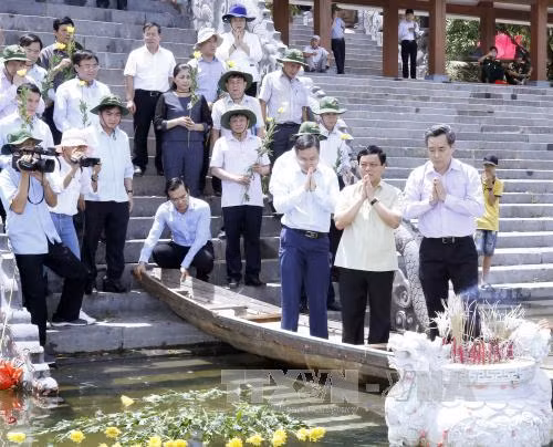 Xúc động Lễ tưởng niệm và tri ân các anh hùng liệt sỹ tại Thành cổ Quảng Trị ảnh 2