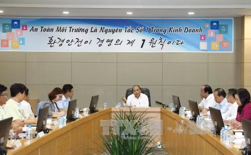 Thủ tướng Nguyễn Xuân Phúc làm việc với Samsung Thái Nguyên ảnh 1