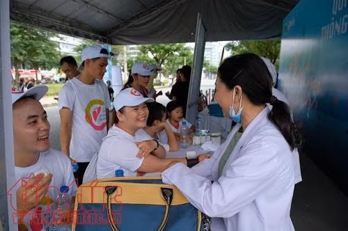 Trên 400 người tham gia chạy bộ tại ngày hội ‘Yêu lá gan của bạn’ ảnh 2